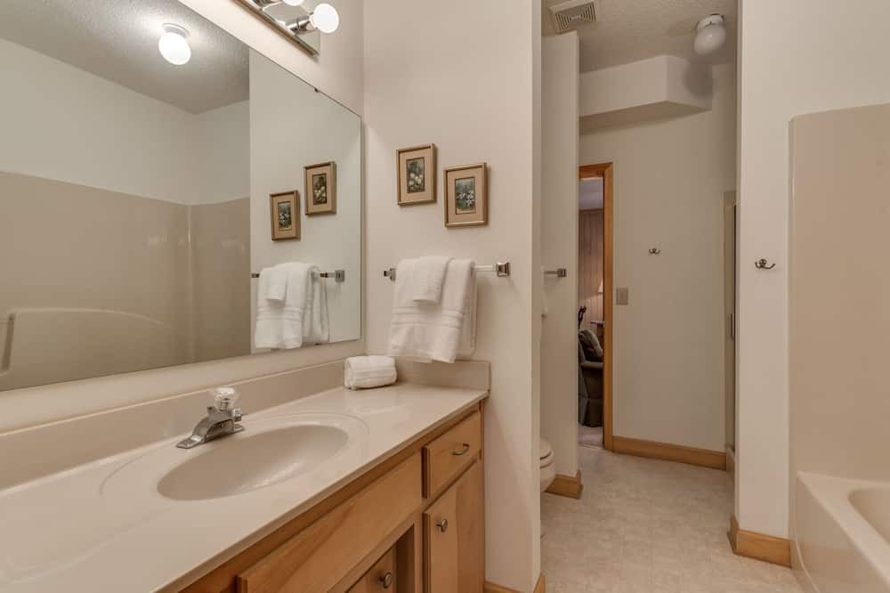 Photo of Bathroom in Saluda
