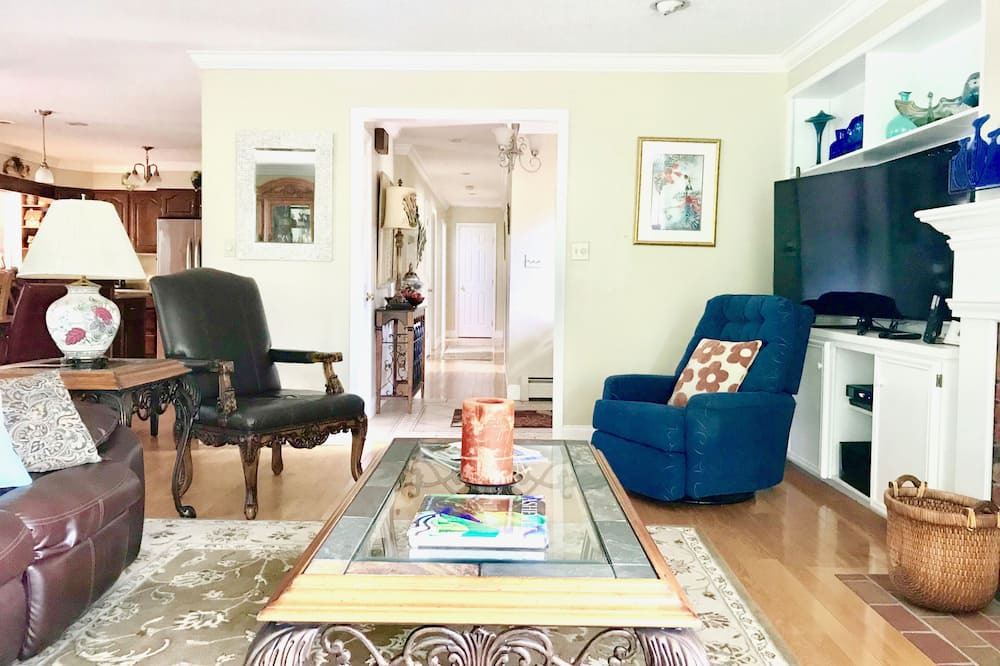 Photo of Livingroom in Skyland