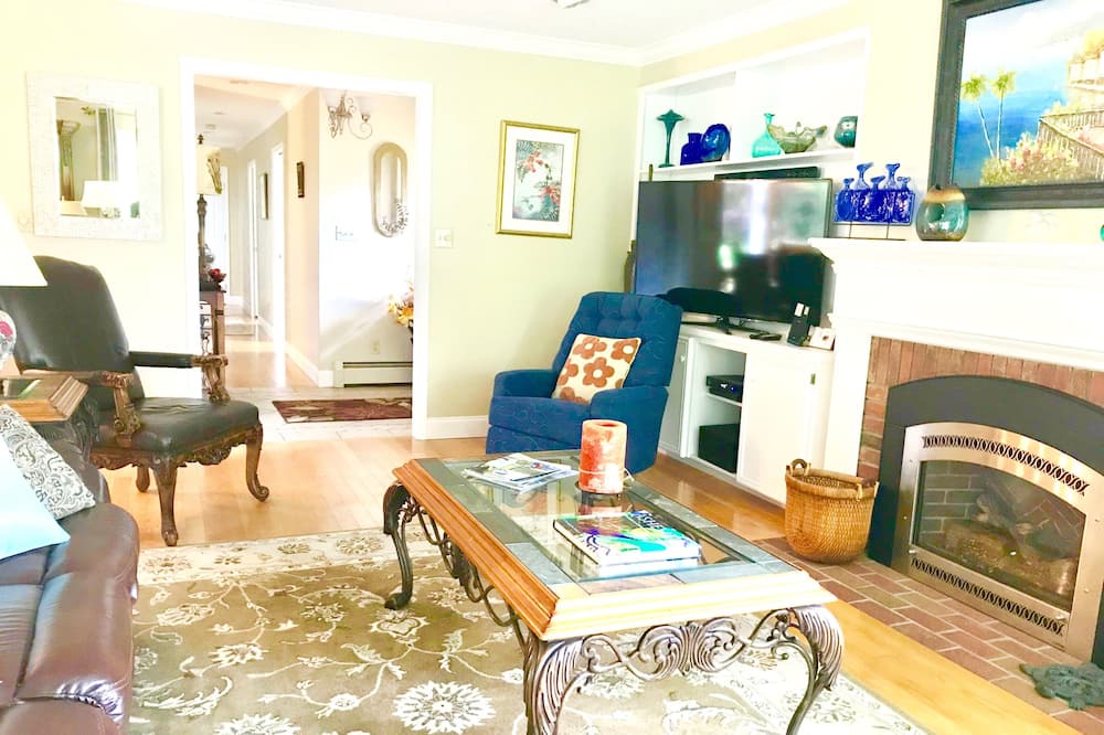Photo of Livingroom in Skyland