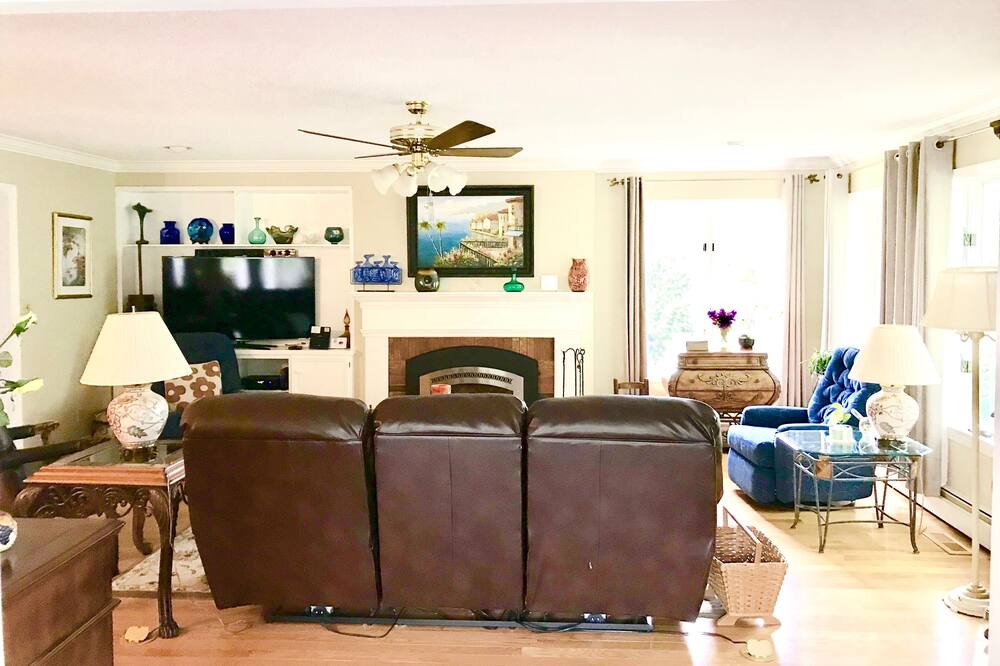 Photo of Livingroom in Skyland