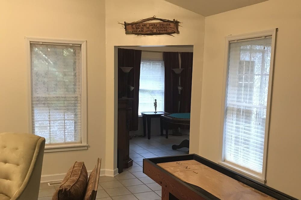 Photo of Livingroom in Robbinsville