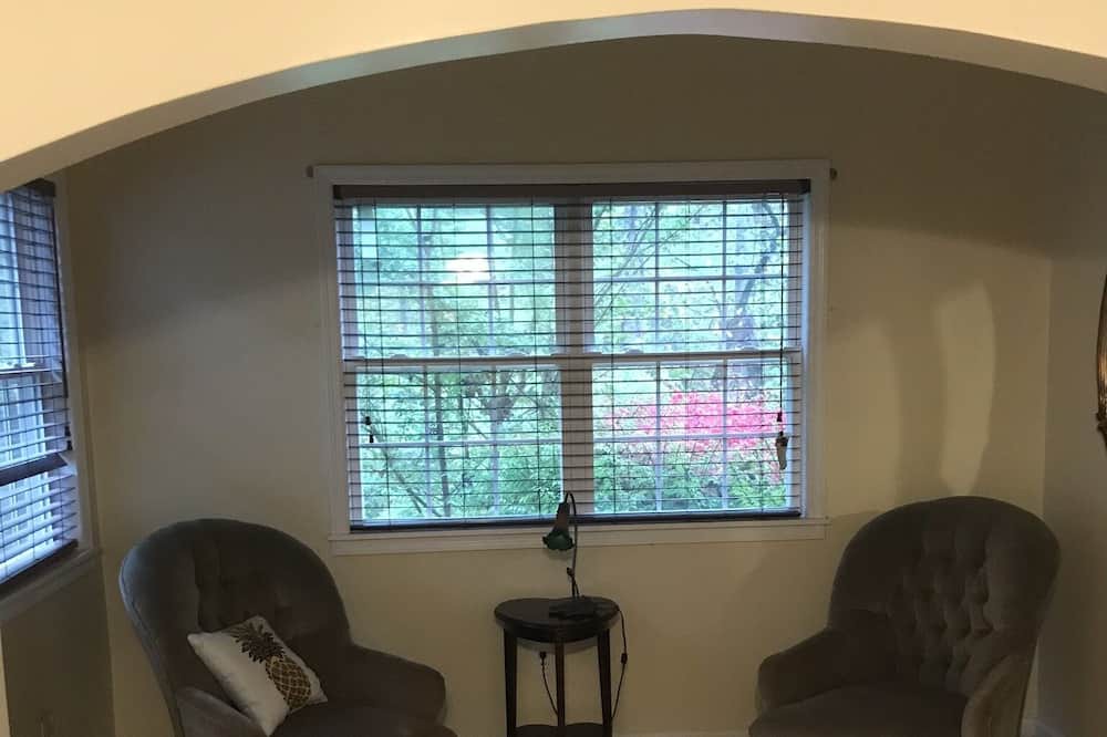 Photo of Livingroom in Robbinsville