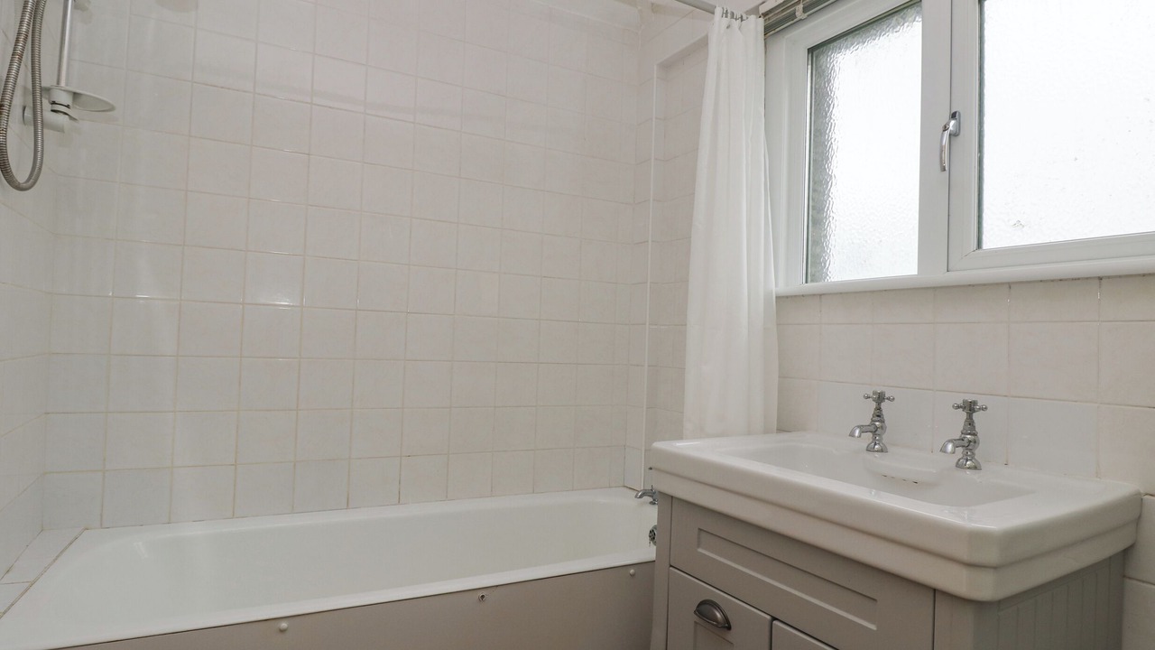 Photo of Bathroom in The Lizard