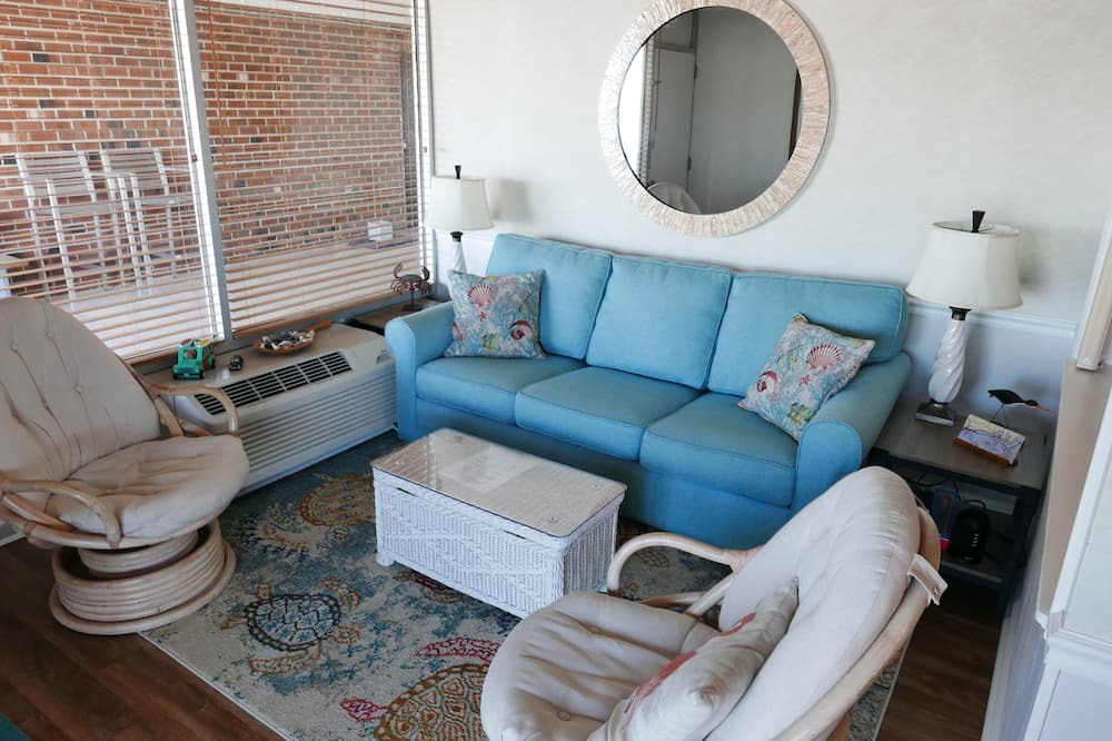 Photo of Livingroom in Atlantic Beach