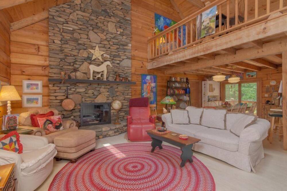 Photo of Livingroom in Hendersonville