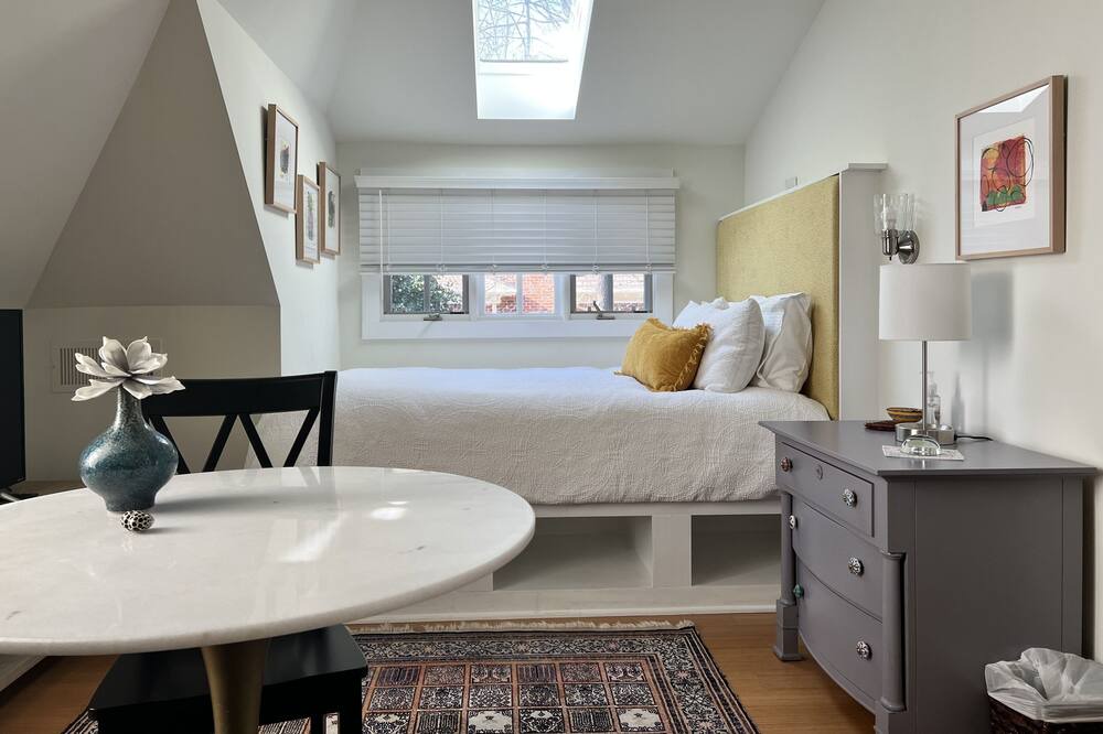 Photo of Bedroom in Old Irving Park