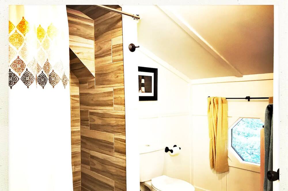 Photo of Bathroom in Bynum