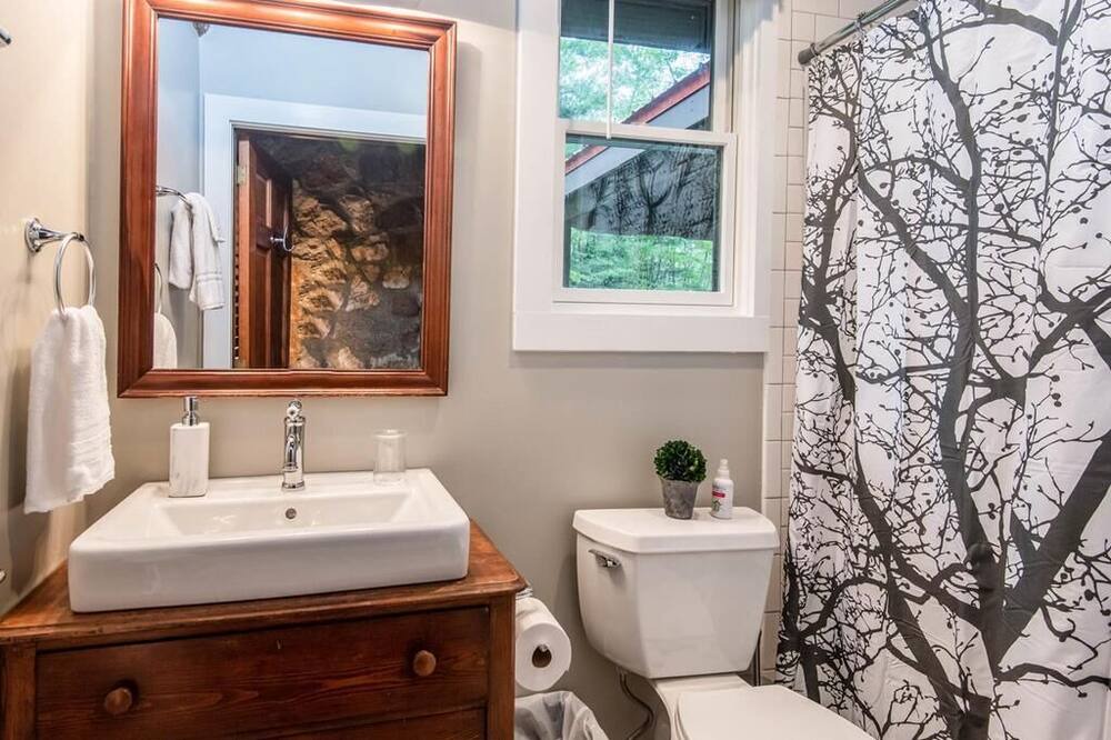 Photo of Bathroom in Hendersonville