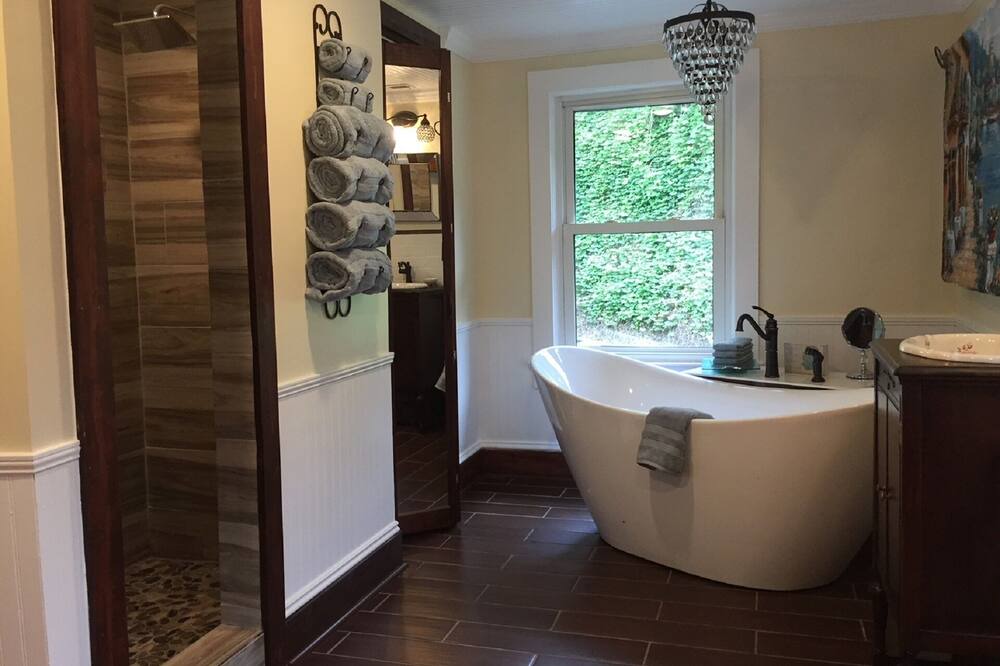 Photo of Bathroom in Chimney Rock