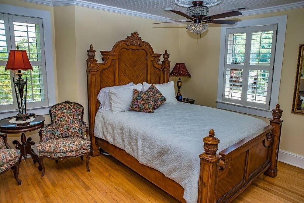 Photo of Bedroom in Chimney Rock