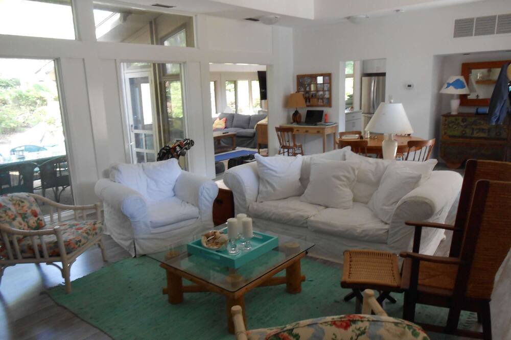 Photo of Livingroom in Lawton Woods