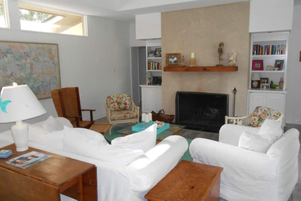 Photo of Livingroom in Lawton Woods