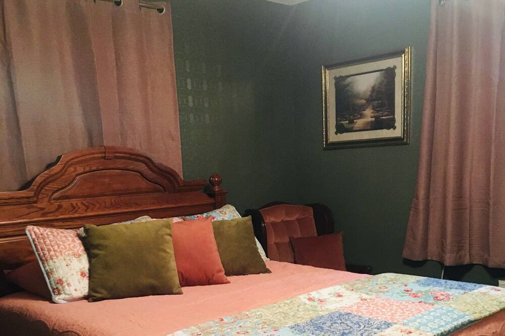 Photo of Bedroom in Laurel Park