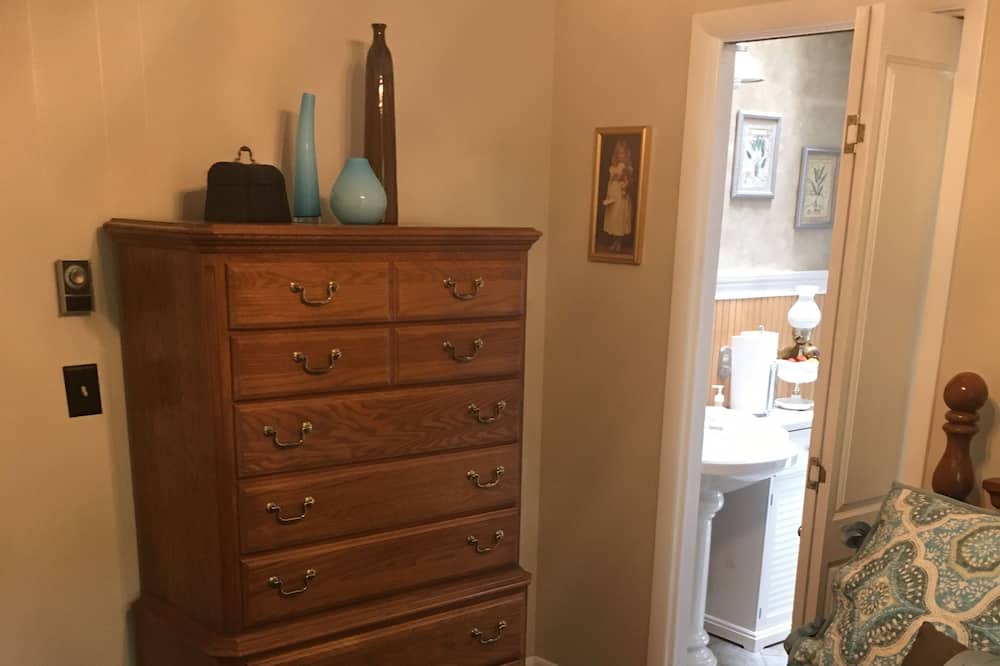 Photo of Bedroom in Laurel Park