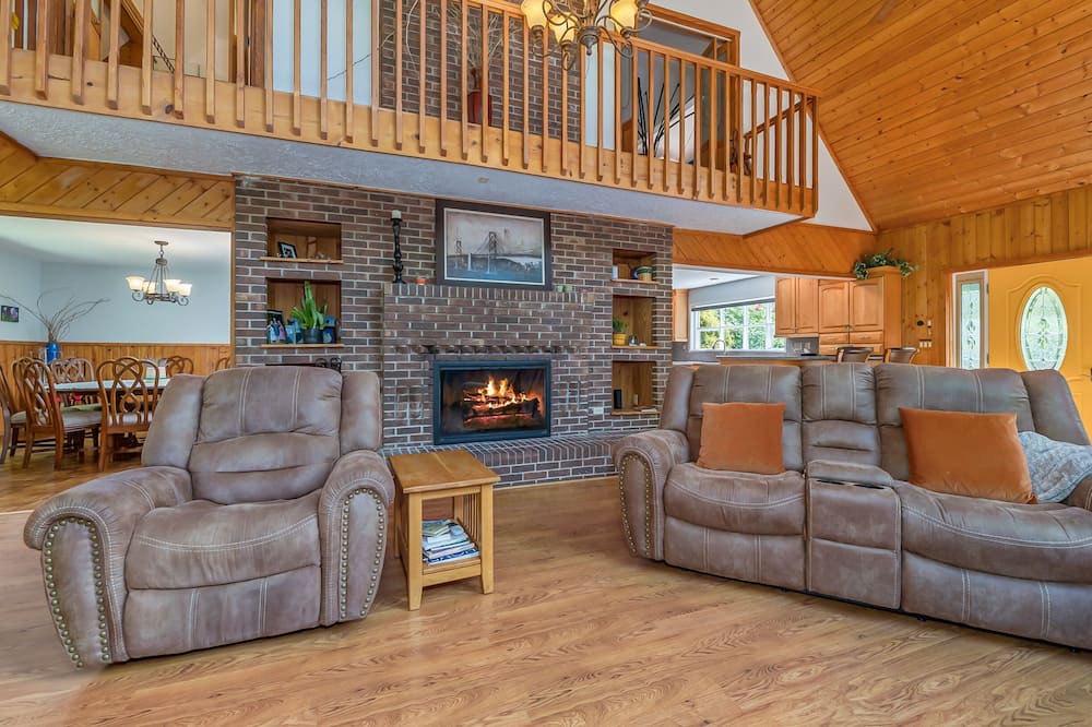 Photo of Livingroom in Mills River
