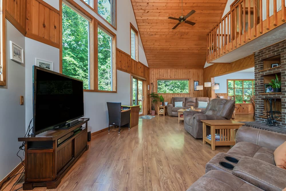 Photo of Livingroom in Mills River