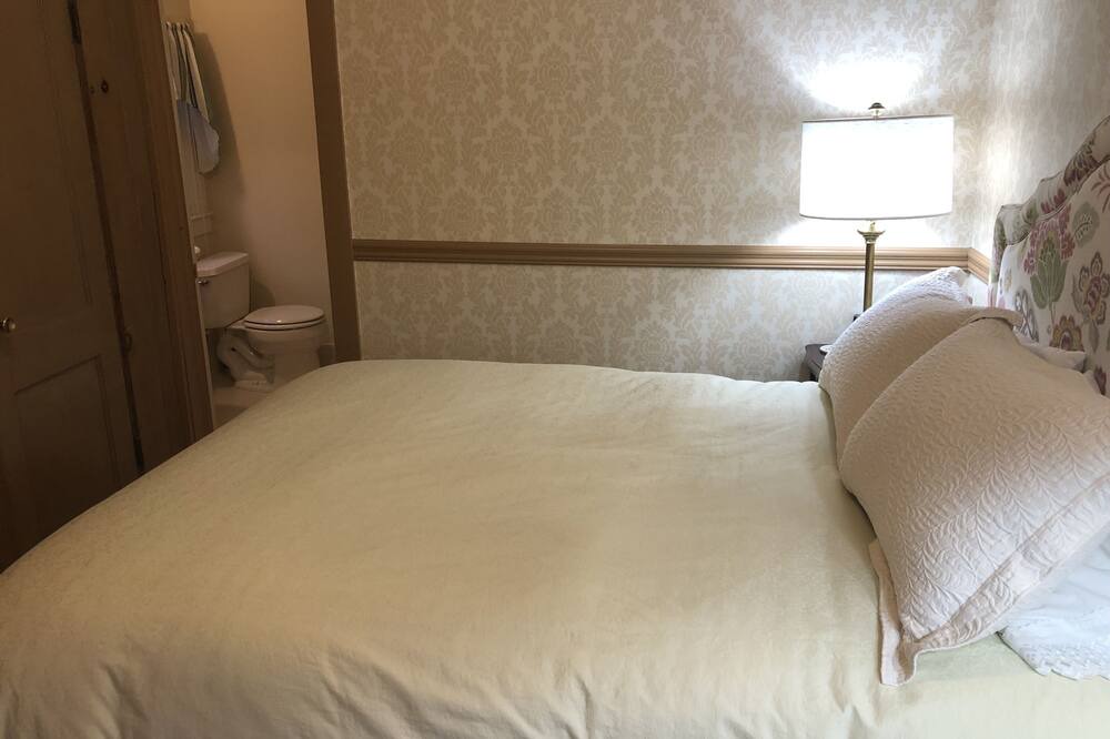 Photo of Bedroom in Laurel Park