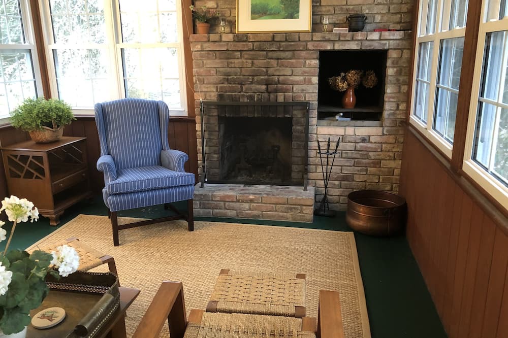 Photo of Livingroom in Laurel Park