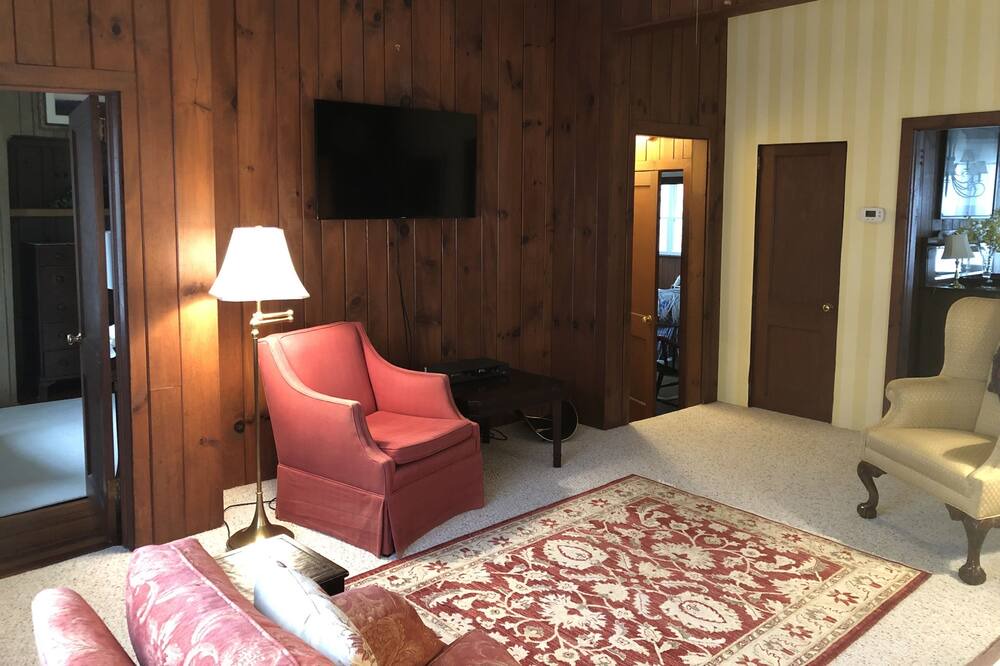 Photo of Bedroom in Laurel Park