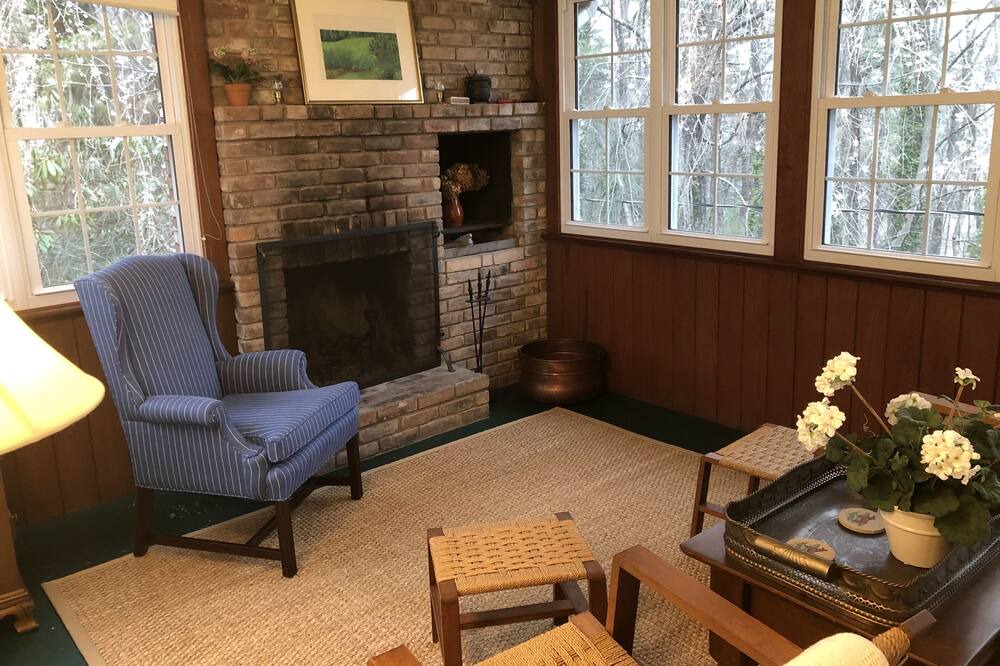Photo of Livingroom in Laurel Park
