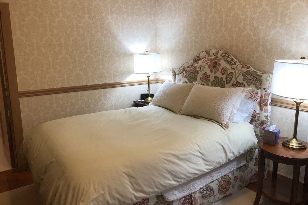 Photo of Bedroom in Laurel Park