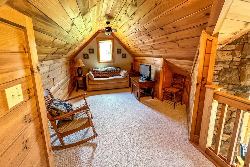 Photo of Bedroom in Laurel Springs