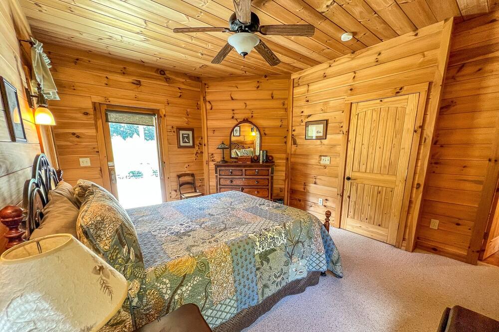 Photo of Bedroom in Laurel Springs