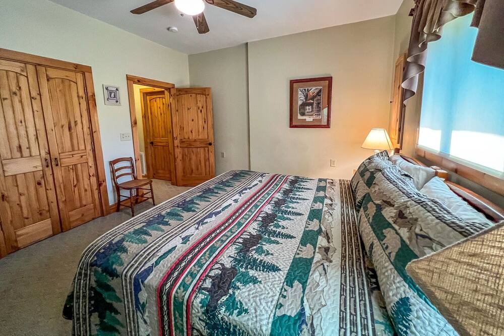Photo of Bedroom in Laurel Springs