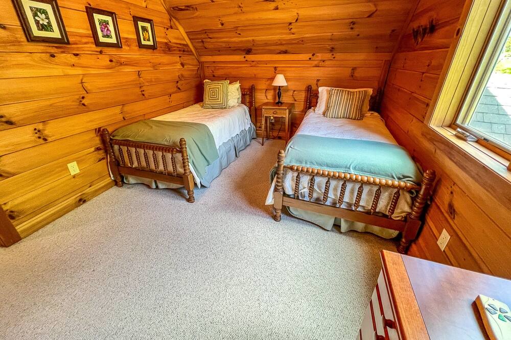 Photo of Bedroom in Laurel Springs