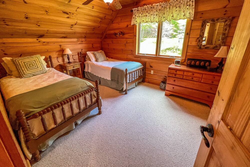 Photo of Bedroom in Laurel Springs