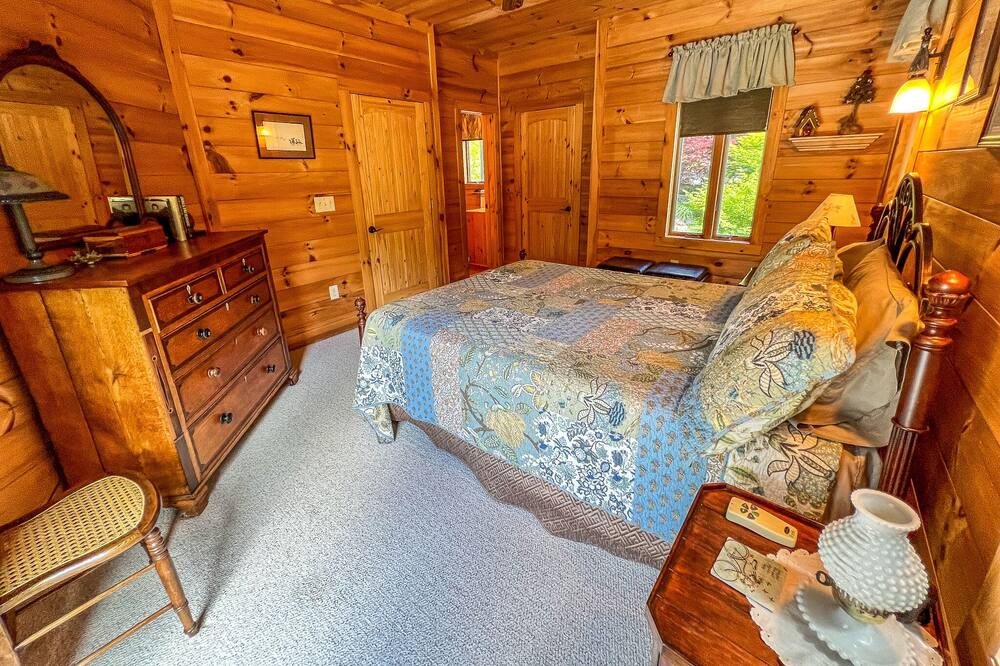 Photo of Bedroom in Laurel Springs