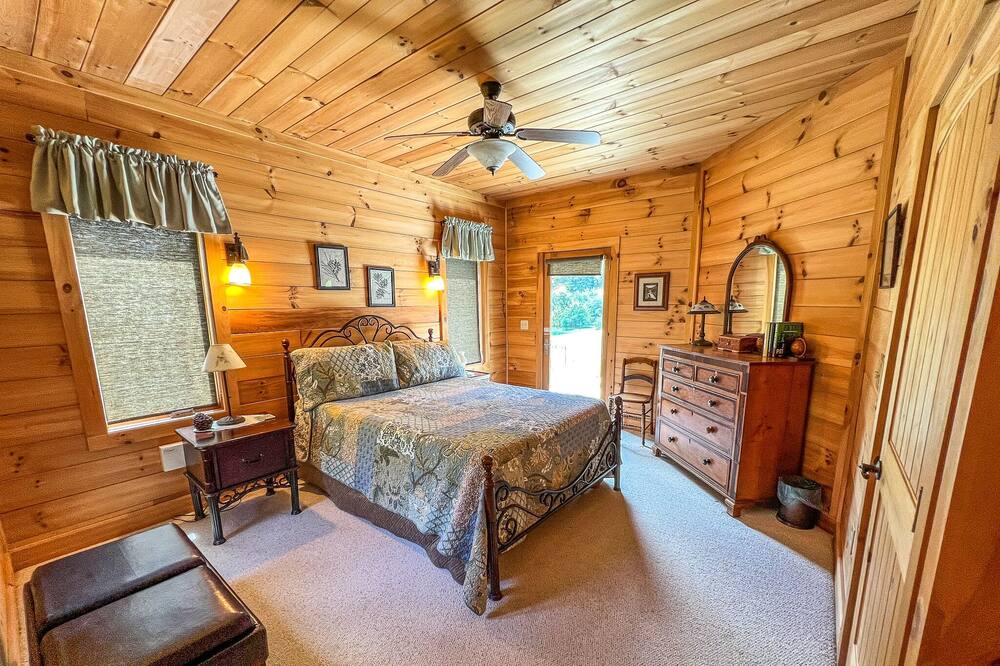Photo of Bedroom in Laurel Springs