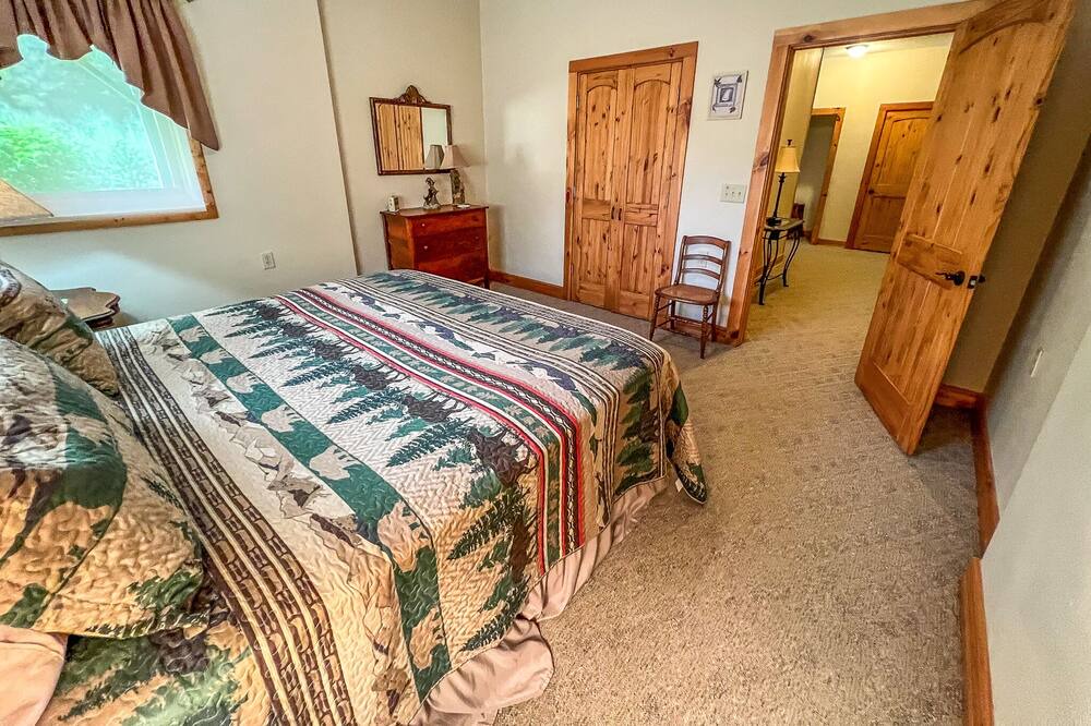 Photo of Bedroom in Laurel Springs