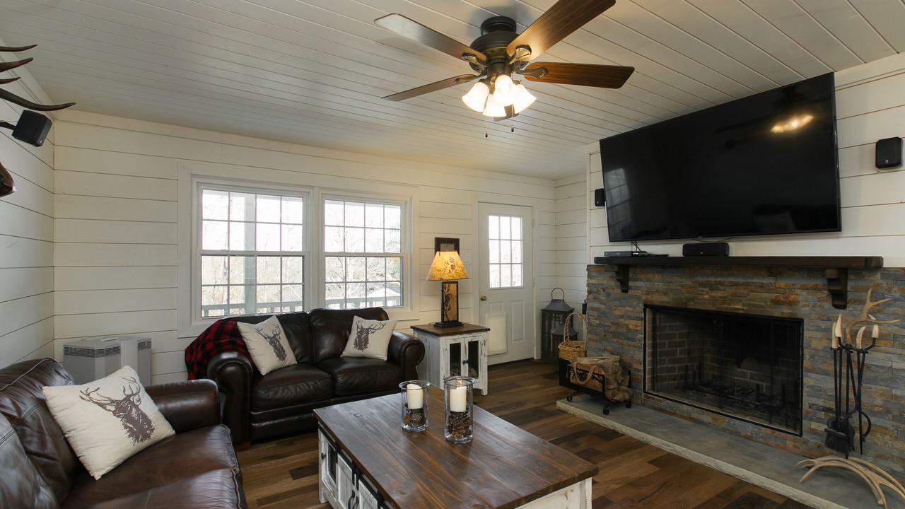 Photo of Livingroom in Bent Creek
