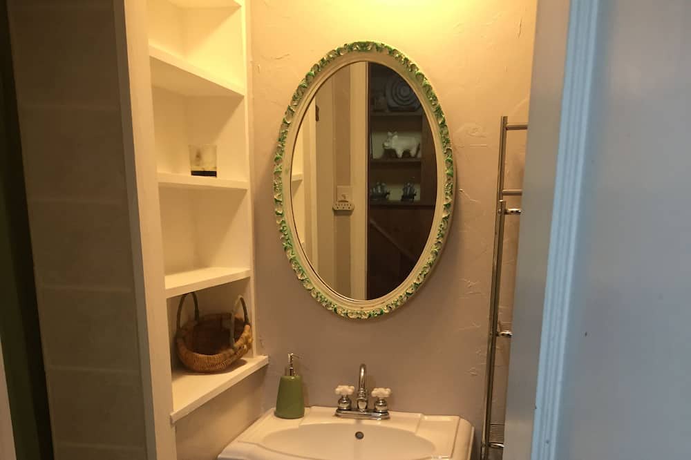 Photo of Bathroom in Scaly Mountain