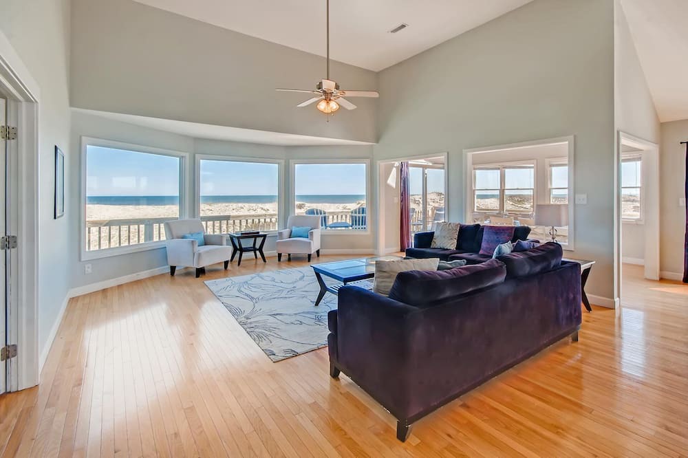 Photo of Bedroom in Waves