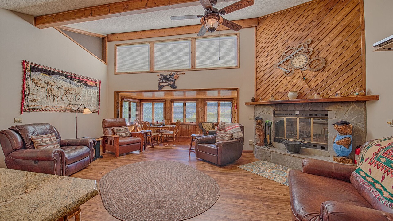 Photo of Livingroom in Valley Creek Run