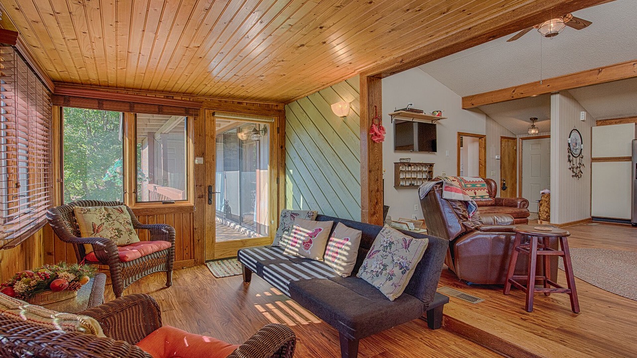 Photo of Livingroom in Valley Creek Run
