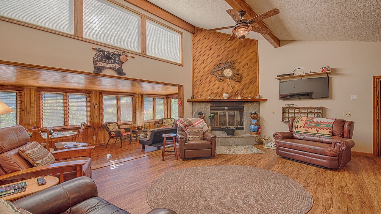 Photo of Livingroom in Valley Creek Run