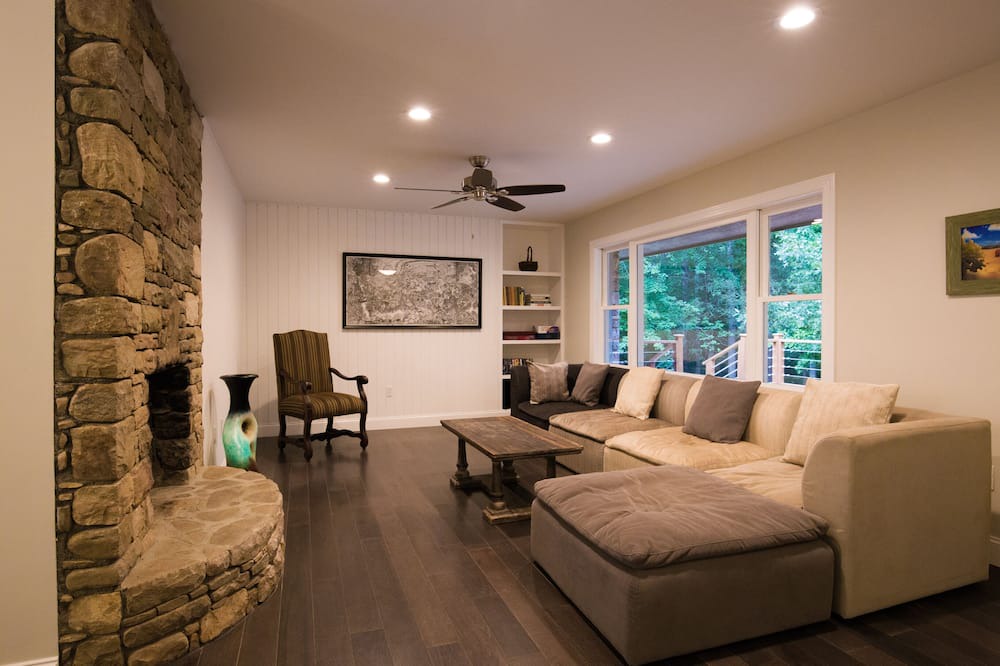 Photo of Livingroom in Fairview