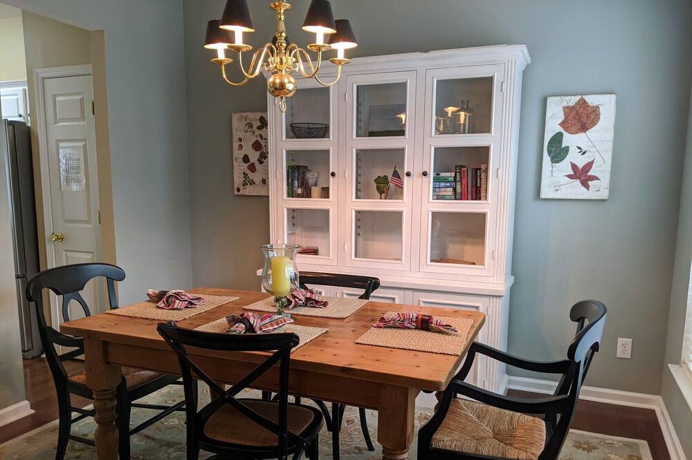 Photo of Livingroom in Provincetowne
