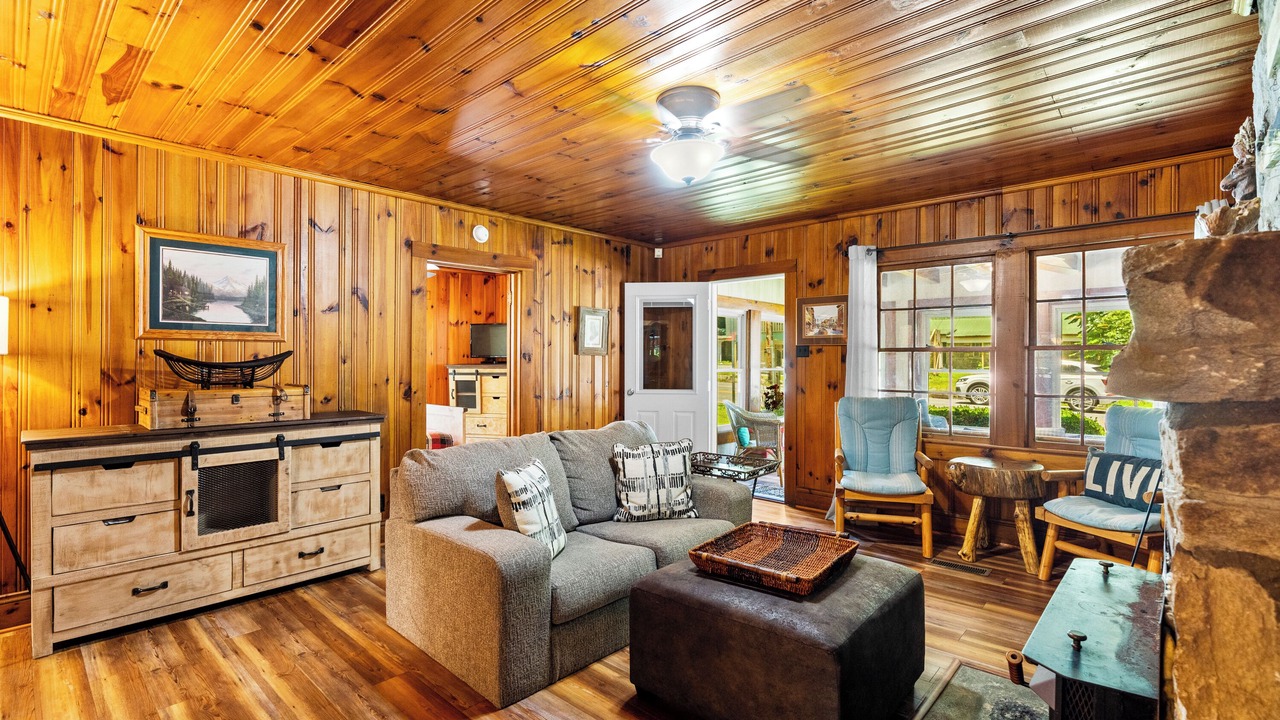Photo of Livingroom in Chimney Rock