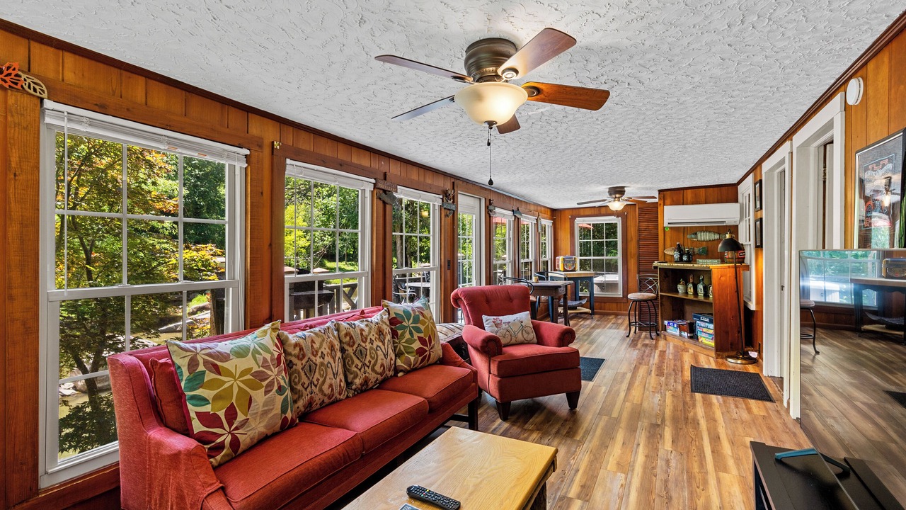 Photo of Livingroom in Chimney Rock