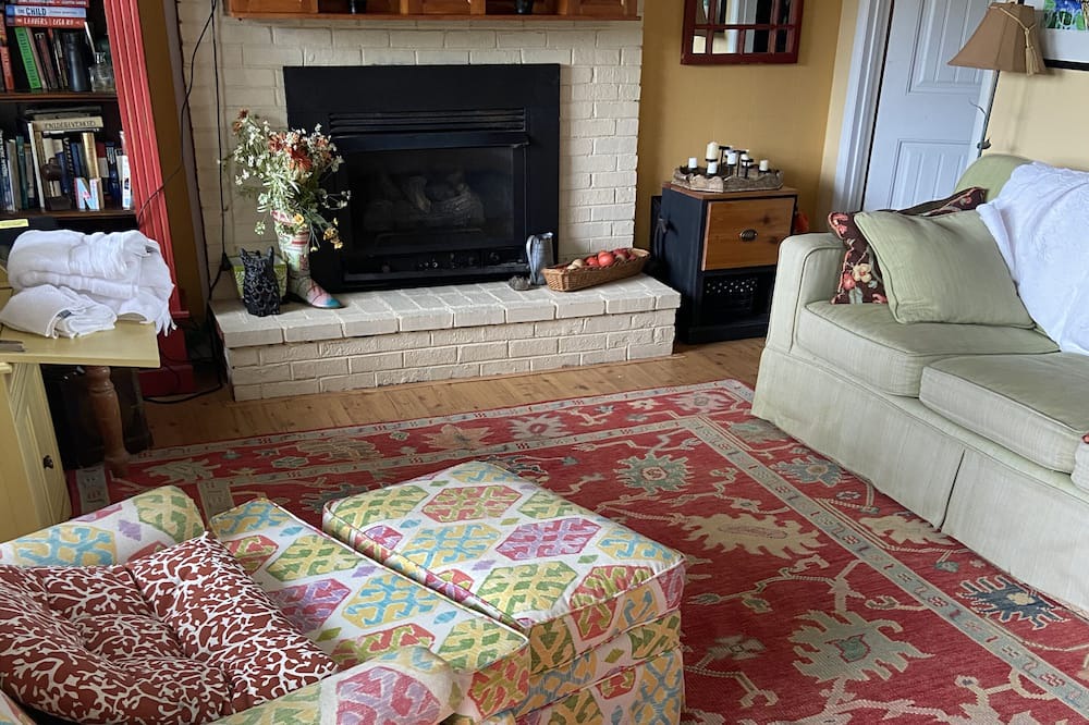 Photo of Livingroom in Highlands Hills
