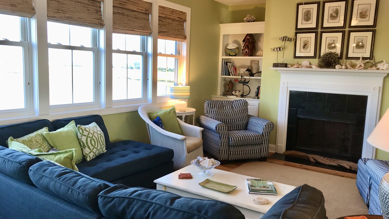 Photo of Livingroom in Oceanmarsh Subdivision