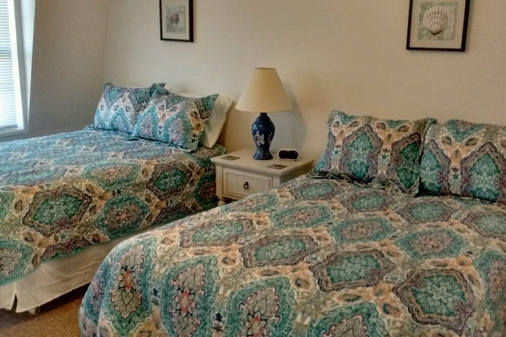 Photo of Bedroom in Pine Knoll Shores