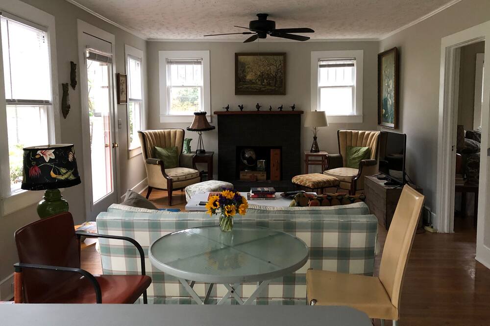Photo of Livingroom in Winston - Salem