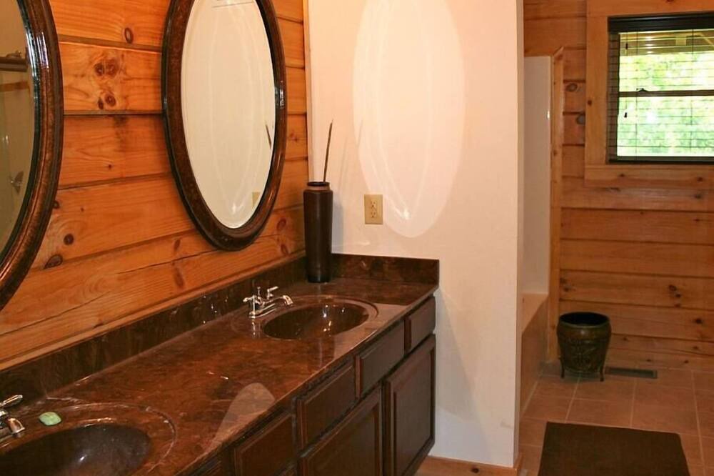Photo of Bathroom in Black Mountain