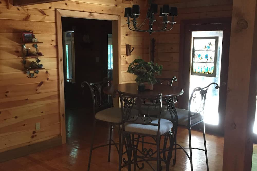 Photo of Bedroom in Horse Shoe