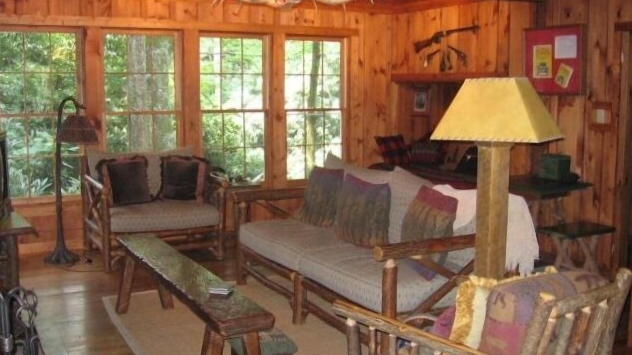 Photo of Livingroom in Mirror Lake